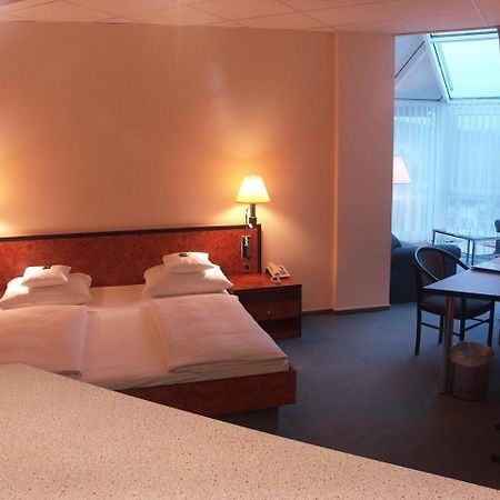 Hotel Arkadia Фридрихсдорф Экстерьер фото