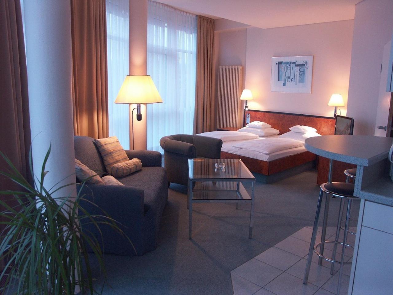 Hotel Arkadia Фридрихсдорф Экстерьер фото